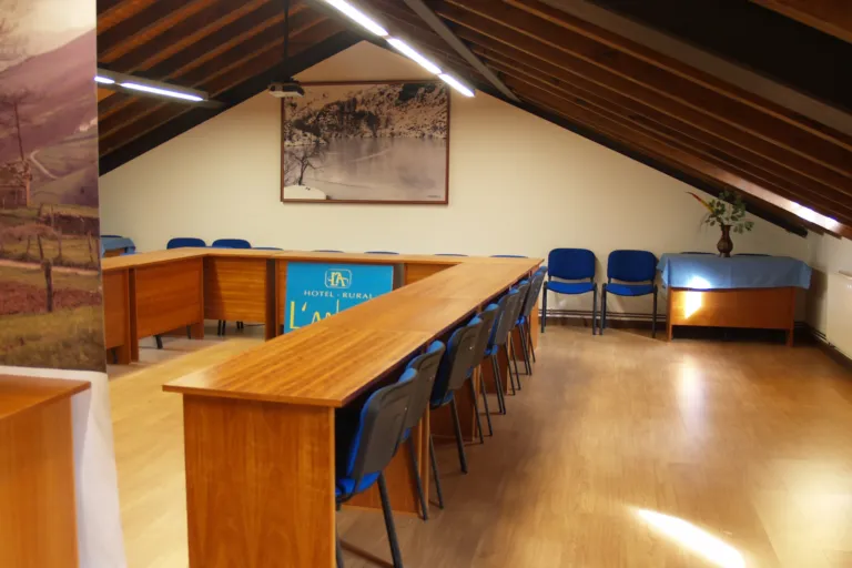 Sala de reuniones del Hotel Rural Lanceo en Cangas del Narcea, Asturias