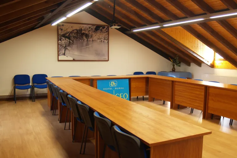Sala de reuniones del Hotel Rural Lanceo en Cangas del Narcea, Asturias